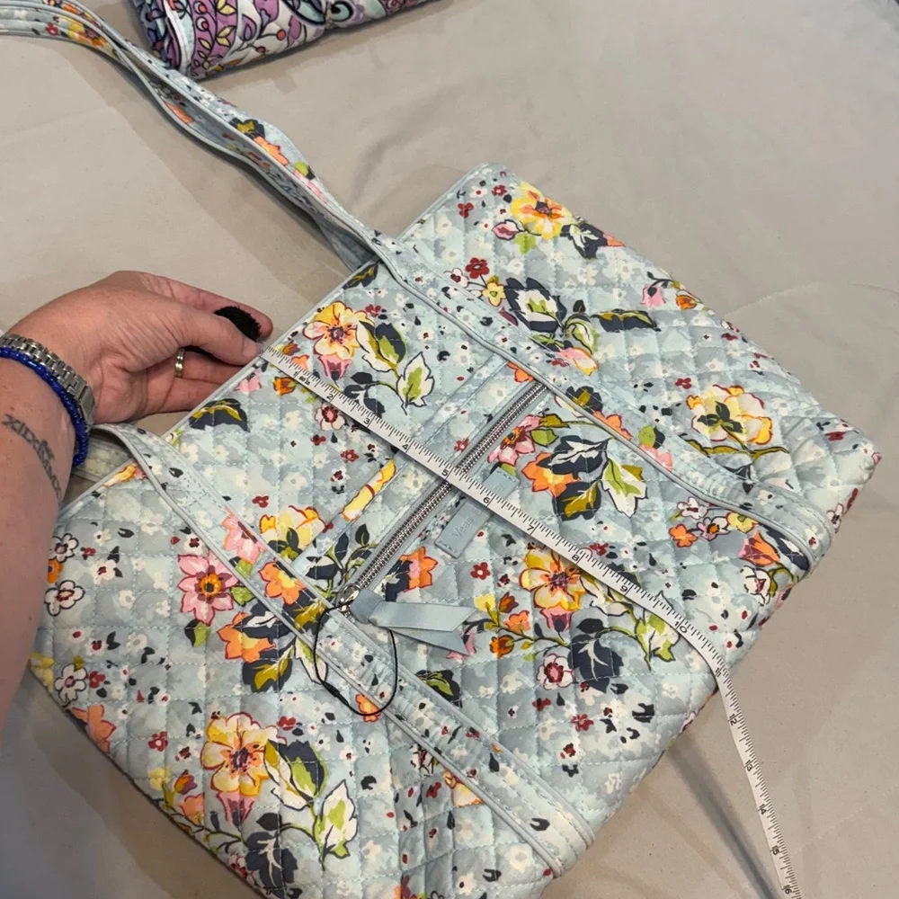 Vera Bradley Blue Tote Bag with Structured Design and Playful Aesthetic - Picture 9 of 10